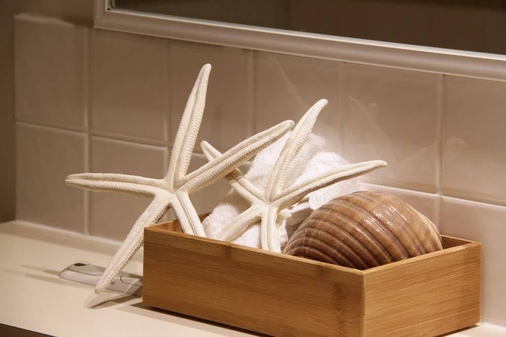 Central 2 Bedroom With Full Kitchen and Laundry - no Parking