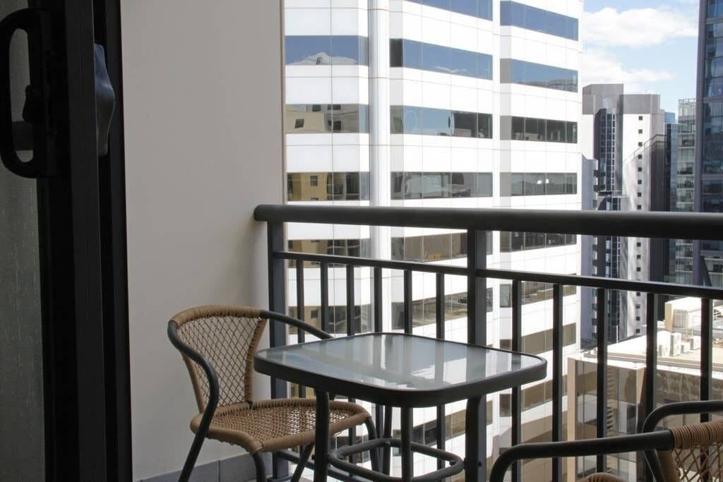 Central 2 Bedroom With Full Kitchen and Laundry - no Parking