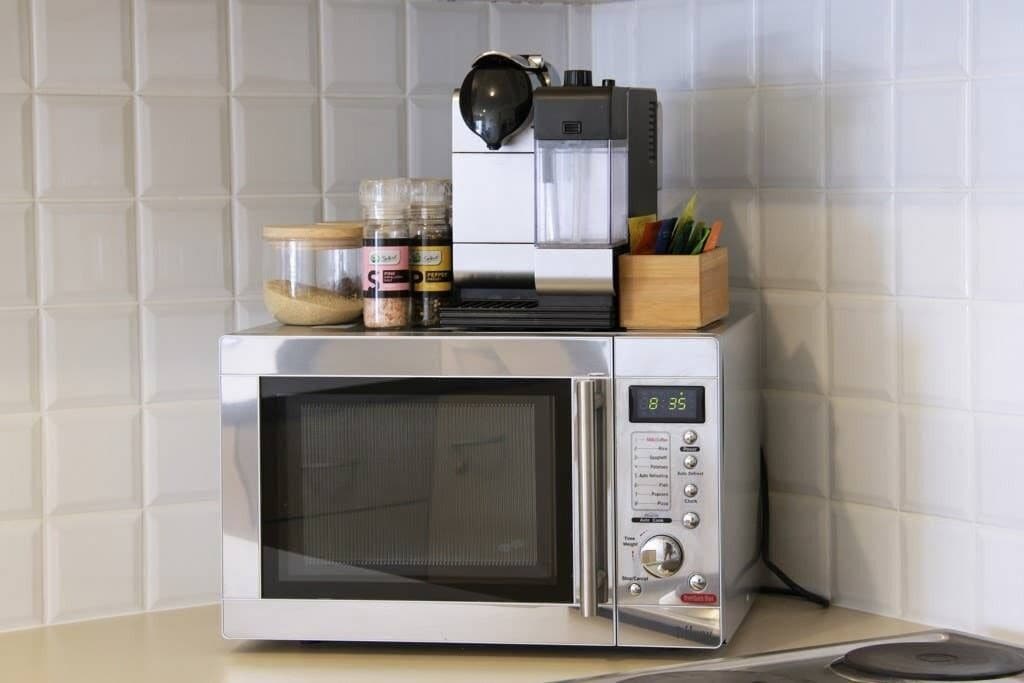 Central 2 Bedroom With Full Kitchen and Laundry - no Parking