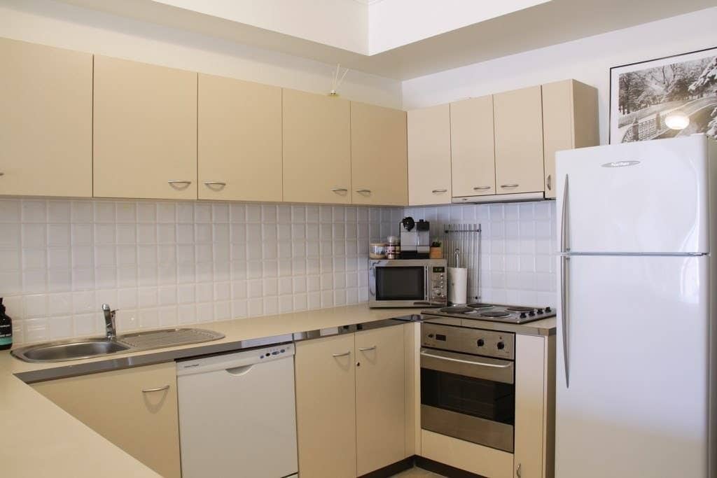 Central 2 Bedroom With Full Kitchen and Laundry - no Parking