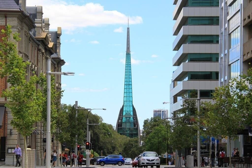 Central 2 Bedroom With Full Kitchen and Laundry - no Parking