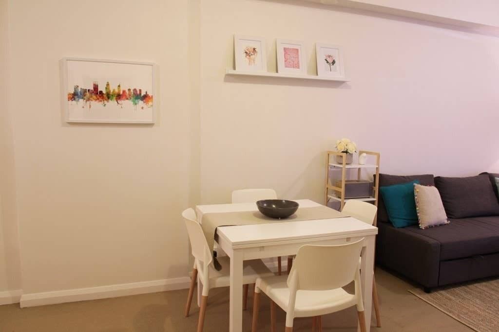 Central 2 Bedroom With Full Kitchen and Laundry - no Parking