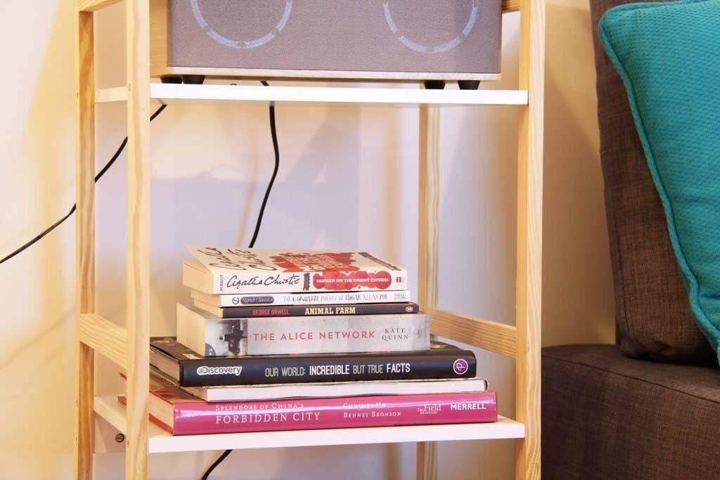 Central 2 Bedroom With Full Kitchen and Laundry - no Parking