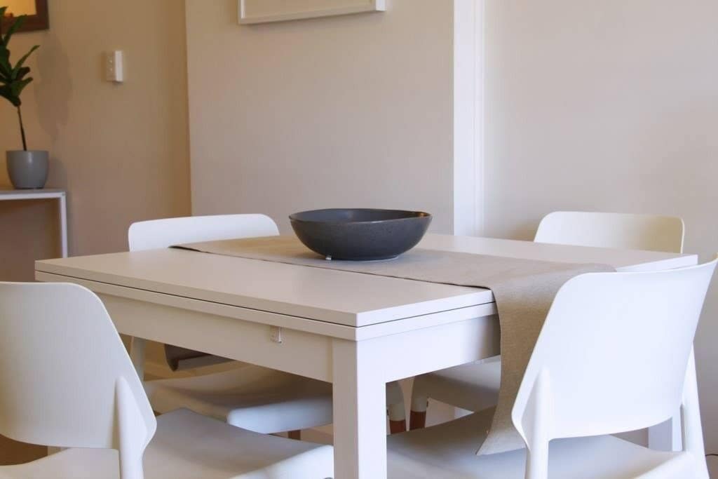 Central 2 Bedroom With Full Kitchen and Laundry - no Parking