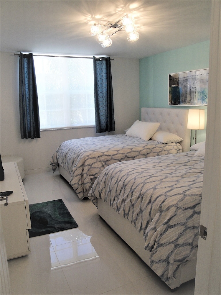 The Yacht Club at Aventura Luxury 1 bed/ 1 Bath Pool View Fits 4 People