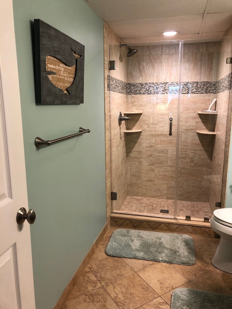 Bathroom, Seapointe Village - 1BR plus Den (BR with no closet) / 2 Full BA - Sleeps 5 