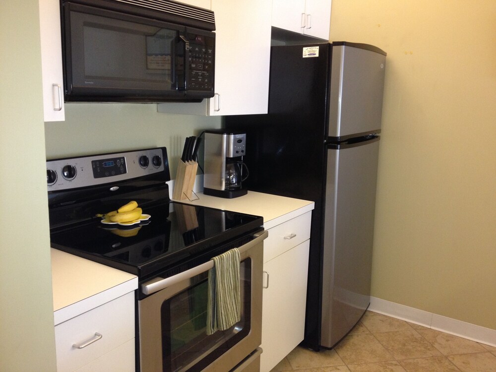 Seapointe Village - 1BR plus Den (BR with no closet) / 2 Full BA - Sleeps 5 