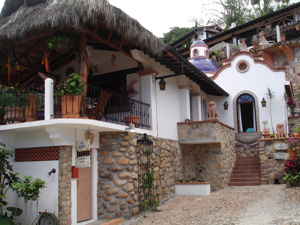 Beautiful Spanish Style Villa with Ocean View,100 steps from the