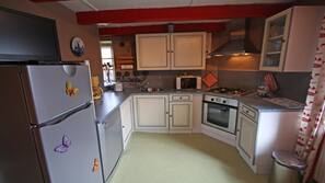 Micro-ondes, four, fourneau de cuisine, lave-vaisselle