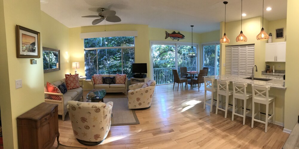 Sunny Condo in amenityrich Sea Oaks Beach and Tennis Community