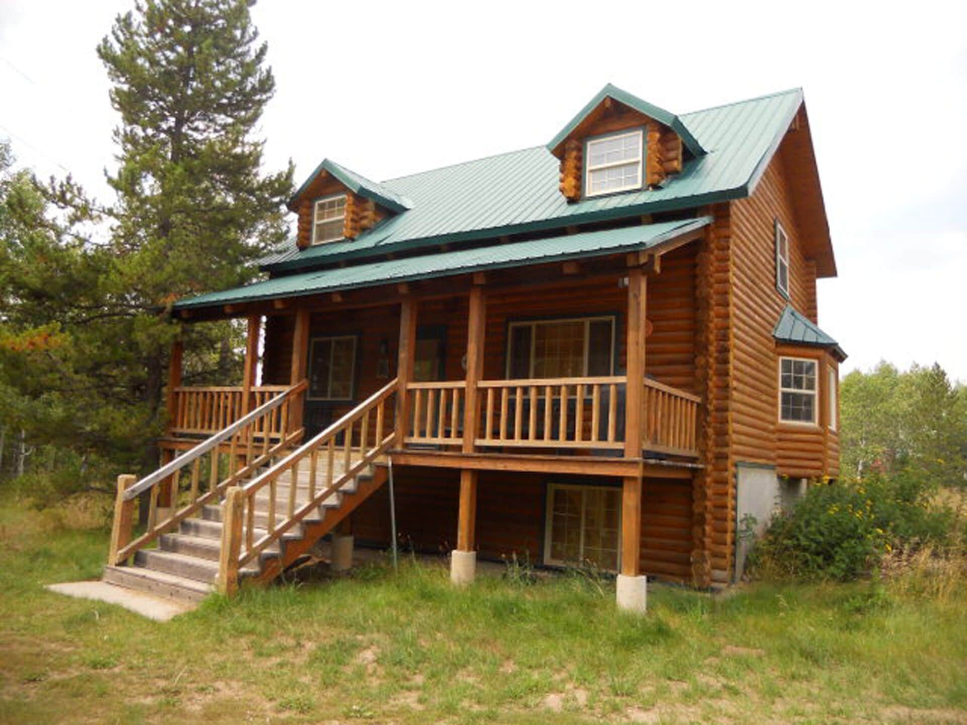 Cabin in Island Park (Sleeps 17) in Island Park, United States