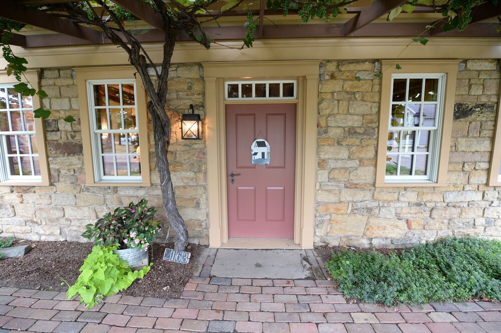 Peaceful, Spacious, Historic Stone Cottage Getaway