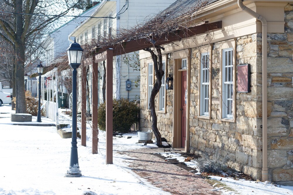 Peaceful, Spacious, Historic Stone Cottage Getaway