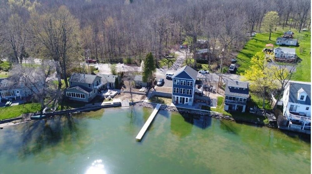 New Build On Conesus Lake. Sleeps 6. Designed For Entertaining in Geneseo, United States