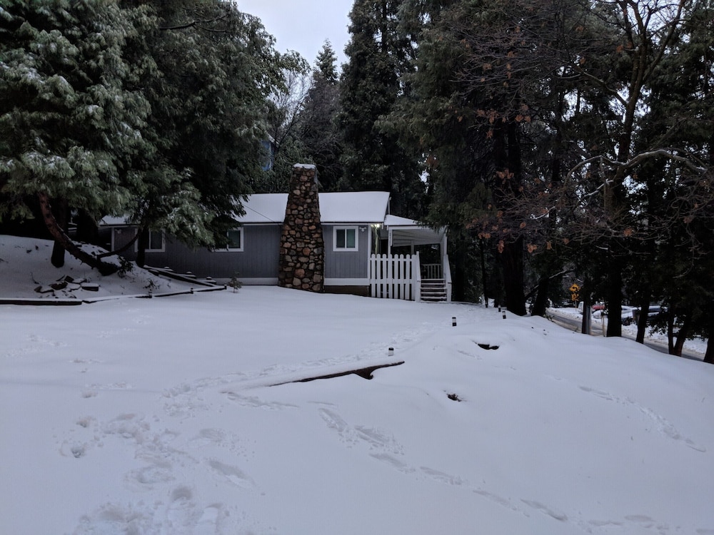 Charming Cozy Crestline Cabin Completely Renovated And Close To