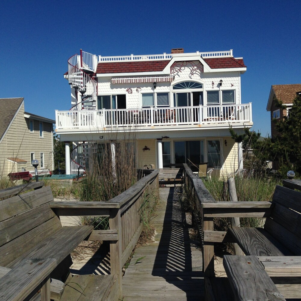 Oceanfront,7decks,HotTub,Game rm, Elev, Priv Beach walkway