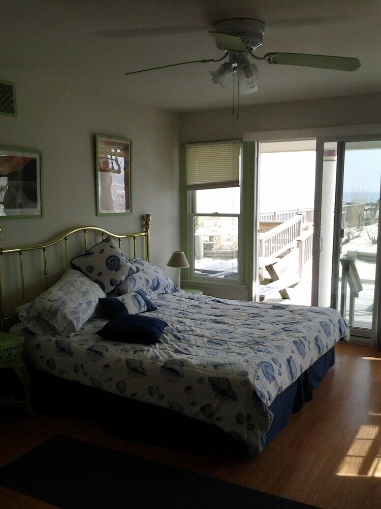 Oceanfront,7decks,HotTub,Game rm, Elev, Priv Beach walkway