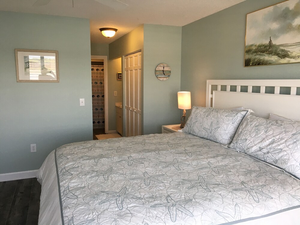 Beautiful Waterfront Villa on Deep Water At Bohicket Marina, Seabrook