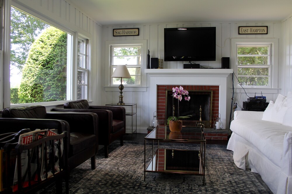 Perfect Waterfront Family Vacation Home next to the best vineyards in