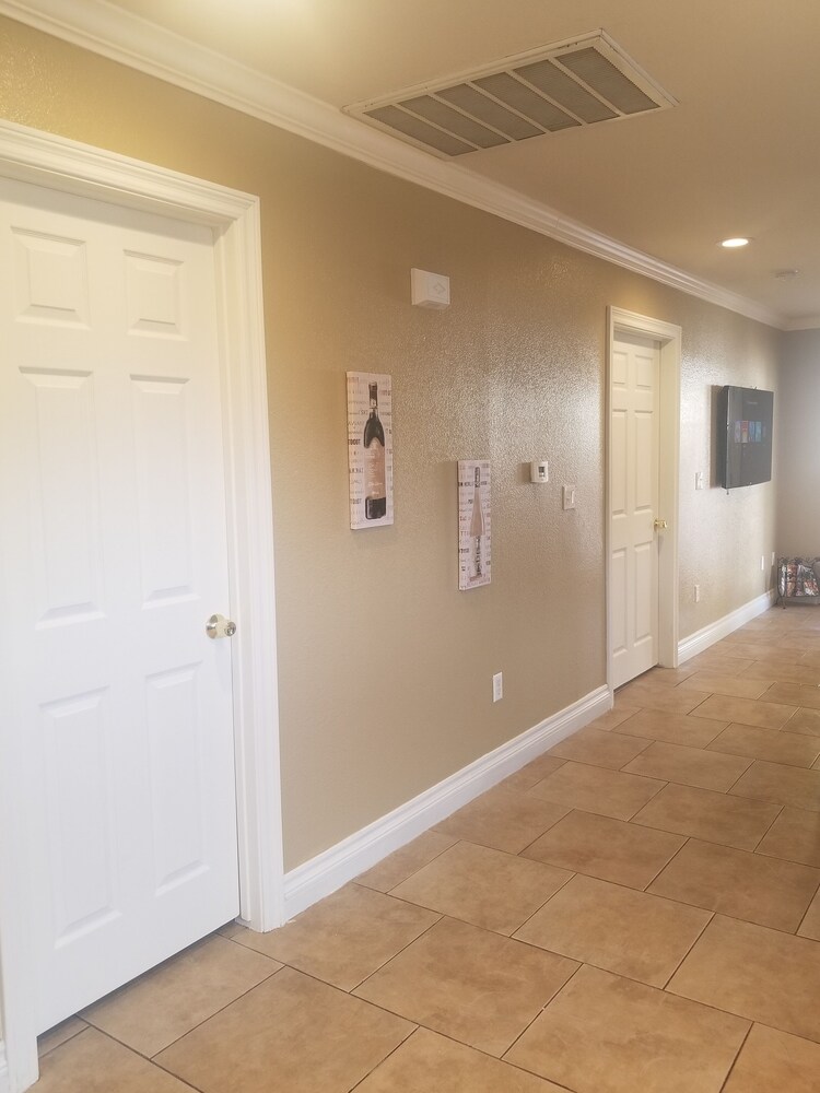 Very Private, GATED, Huge Open Floor Plan, WIFI, WASHER & DRYER INCLUDED