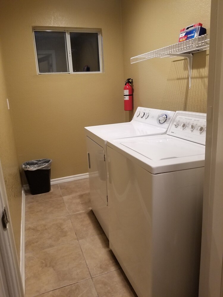 Very Private, GATED, Huge Open Floor Plan, WIFI, WASHER & DRYER INCLUDED