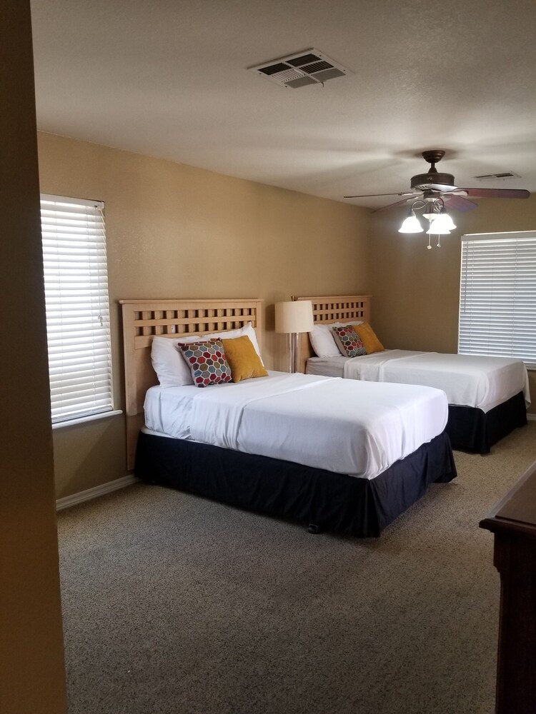 Very Private, GATED, Huge Open Floor Plan, WIFI, WASHER & DRYER INCLUDED