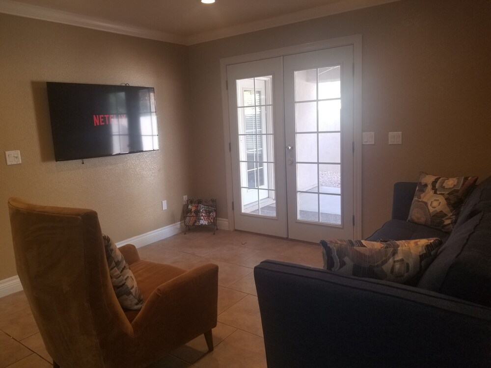 Very Private, GATED, Huge Open Floor Plan, WIFI, WASHER & DRYER INCLUDED