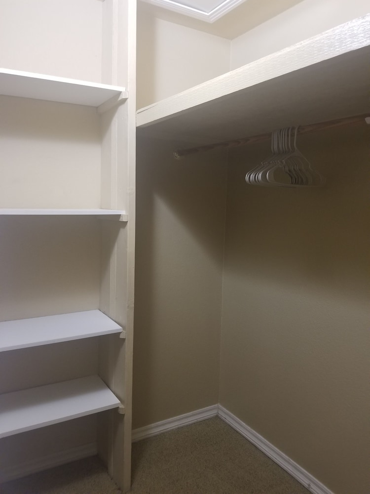 Very Private, GATED, Huge Open Floor Plan, WIFI, WASHER & DRYER INCLUDED