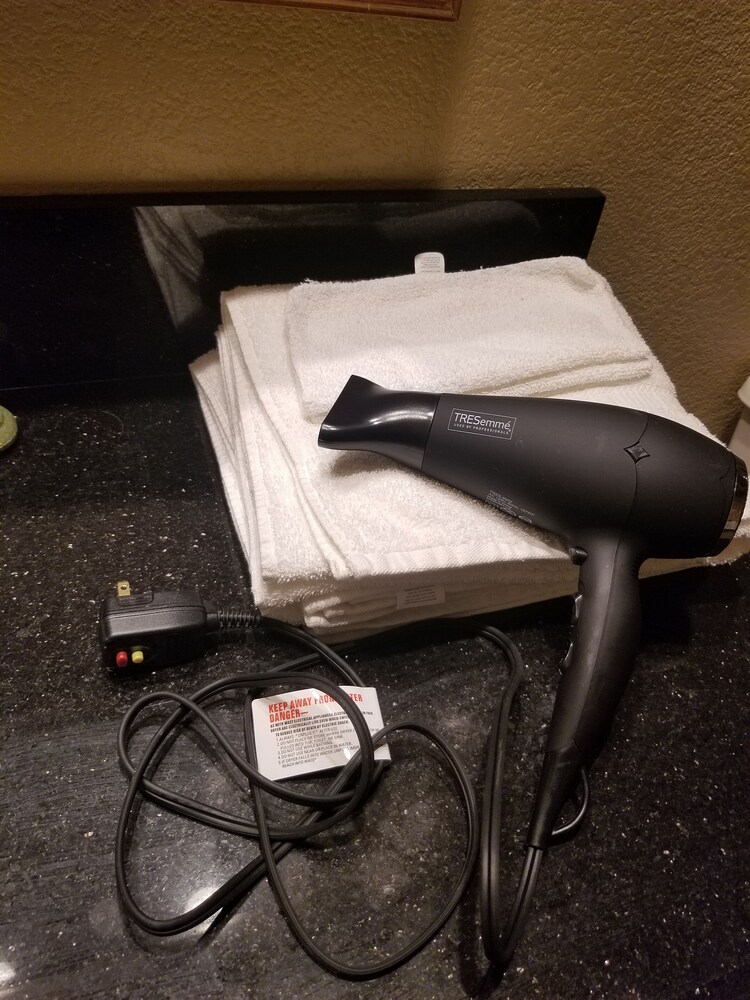 Very Private, GATED, Huge Open Floor Plan, WIFI, WASHER & DRYER INCLUDED