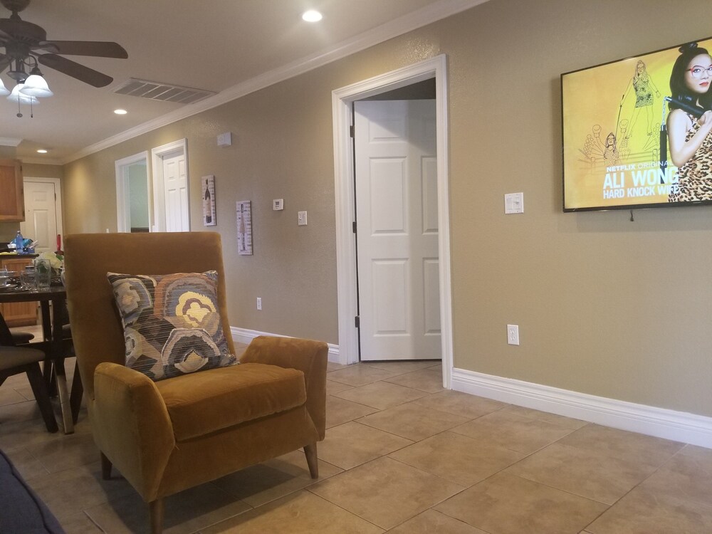 Very Private, GATED, Huge Open Floor Plan, WIFI, WASHER & DRYER INCLUDED