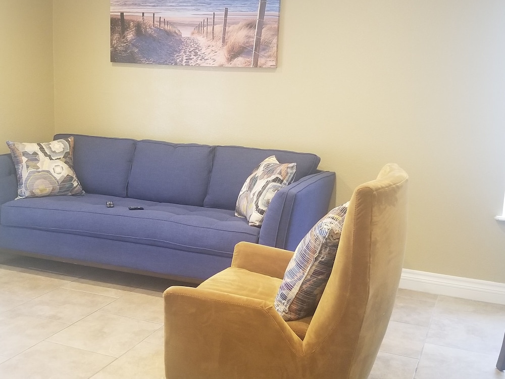 Very Private, GATED, Huge Open Floor Plan, WIFI, WASHER & DRYER INCLUDED