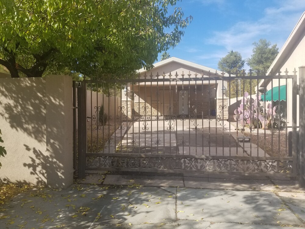 Very Private, GATED, Huge Open Floor Plan, WIFI, WASHER & DRYER INCLUDED