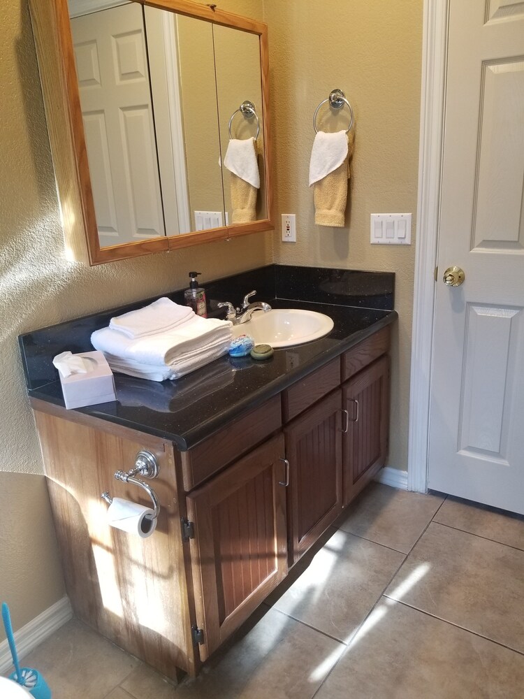 Very Private, GATED, Huge Open Floor Plan, WIFI, WASHER & DRYER INCLUDED