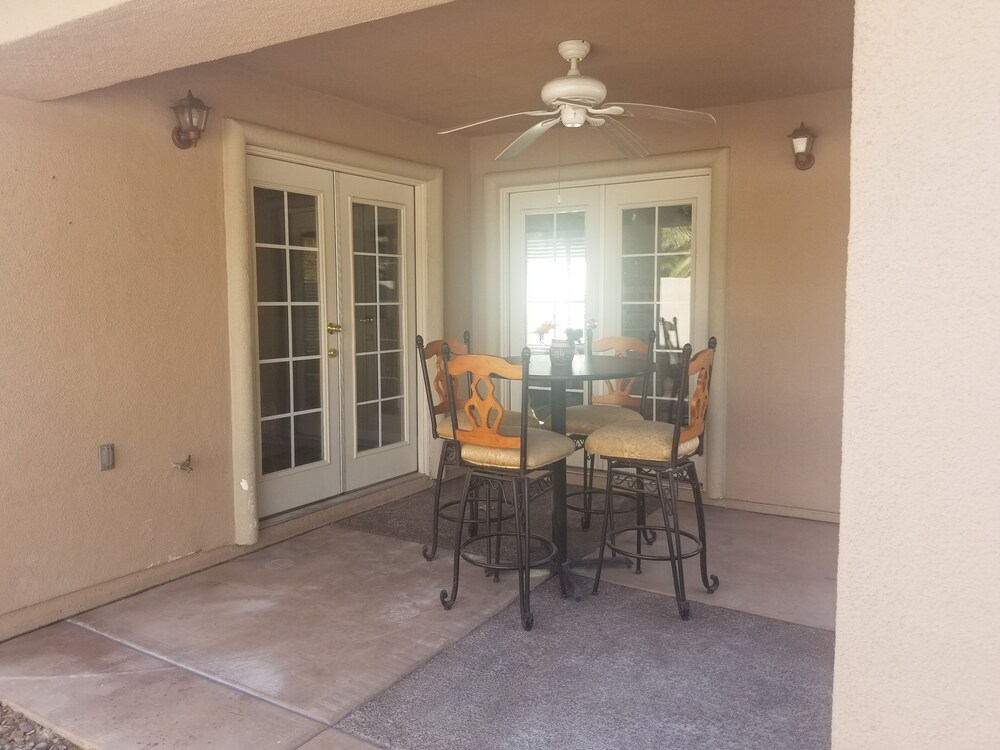 Very Private, GATED, Huge Open Floor Plan, WIFI, WASHER & DRYER INCLUDED