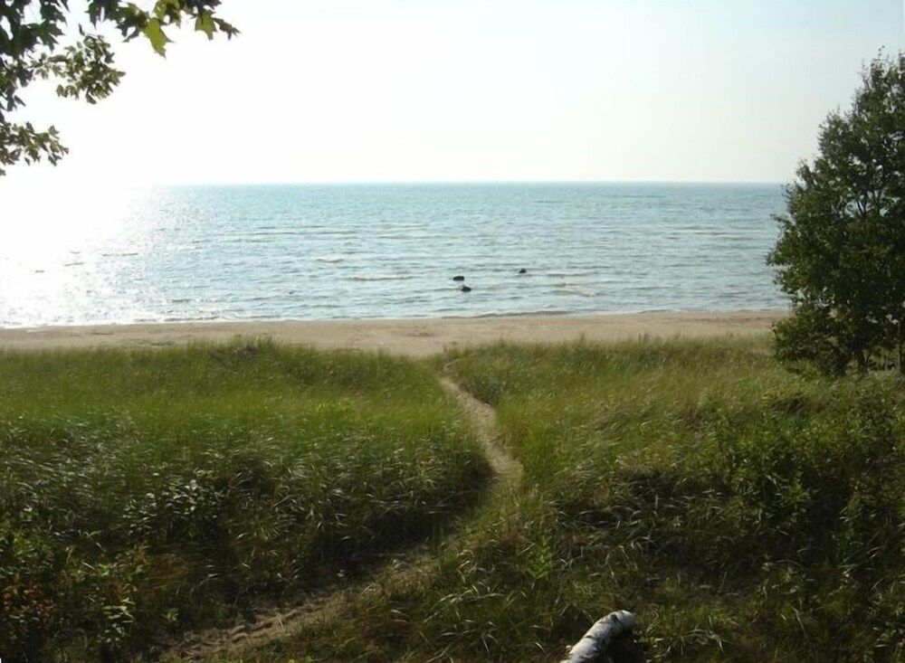 Harbor Springs / Good Hart Lake Michigan Log Cabin on Sandy Beach in