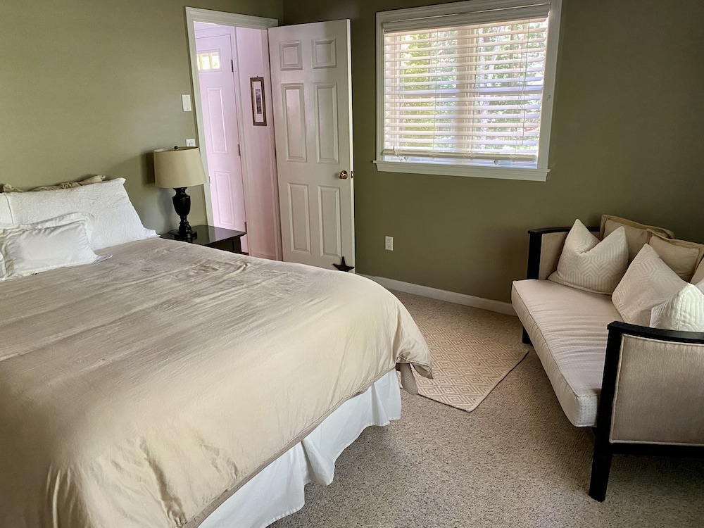 EDGARTOWN PRIVACY WITH A HEATED POOL AND CENTRAL AC Edgartown Vrbo