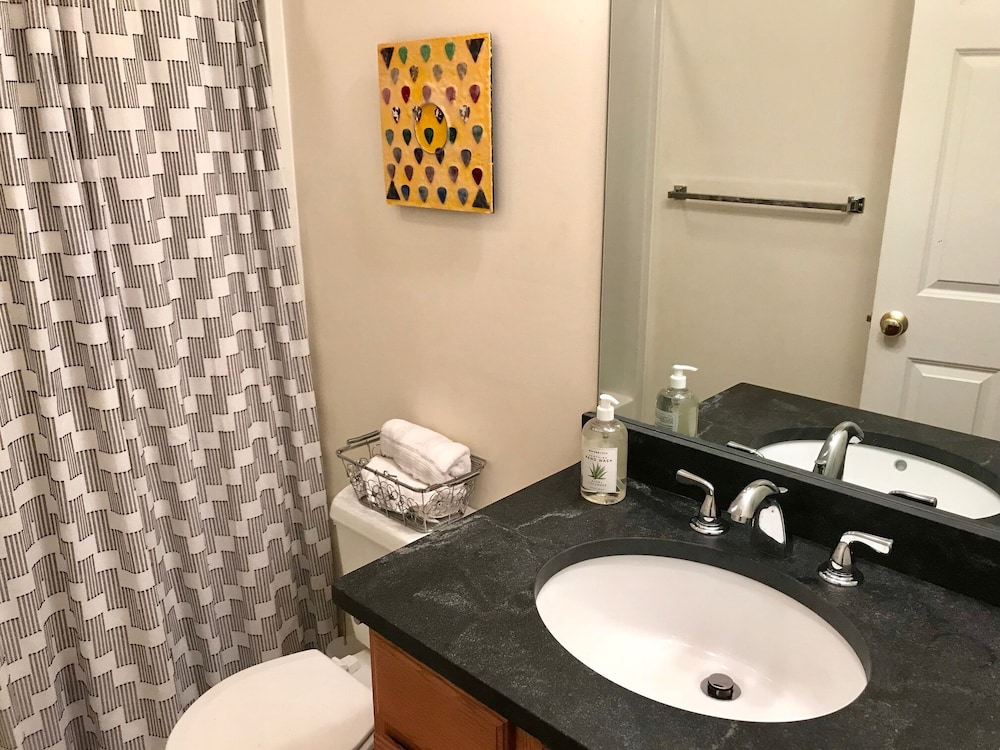 Beautiful Jiminy Peak Mountainside Condo Near Lifts Just Remodeled