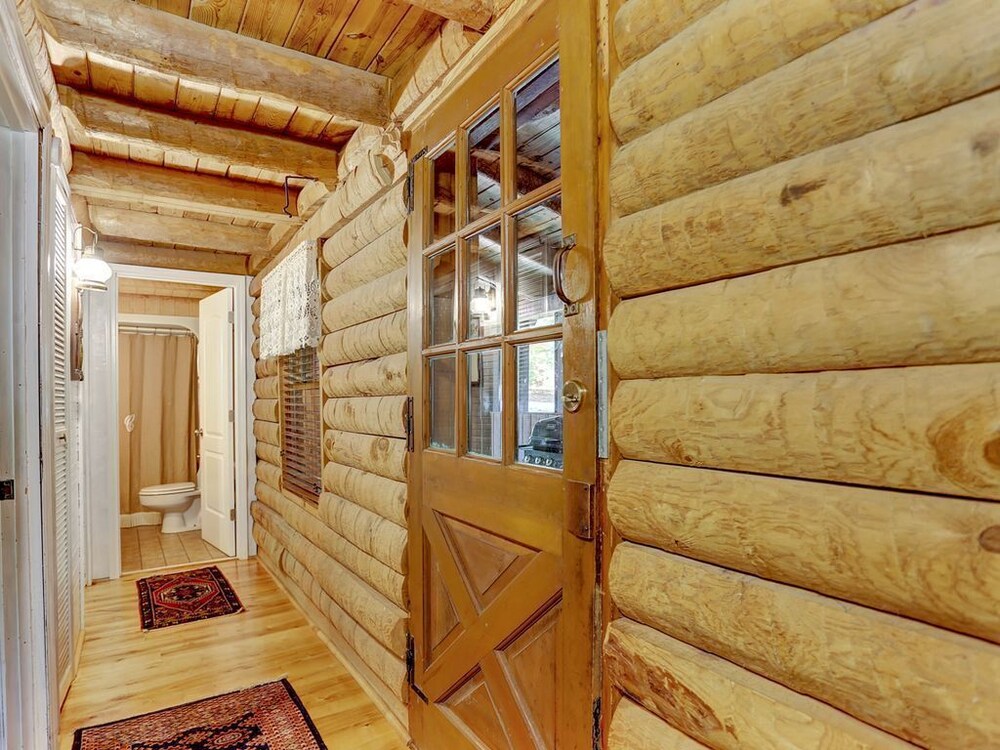 Serene Lakefront Retreat On Lake Keowee Near Clemson Sc In West