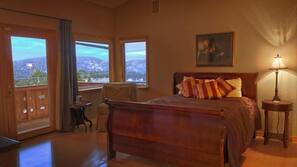 6 bedrooms, iron/ironing board, WiFi, linens