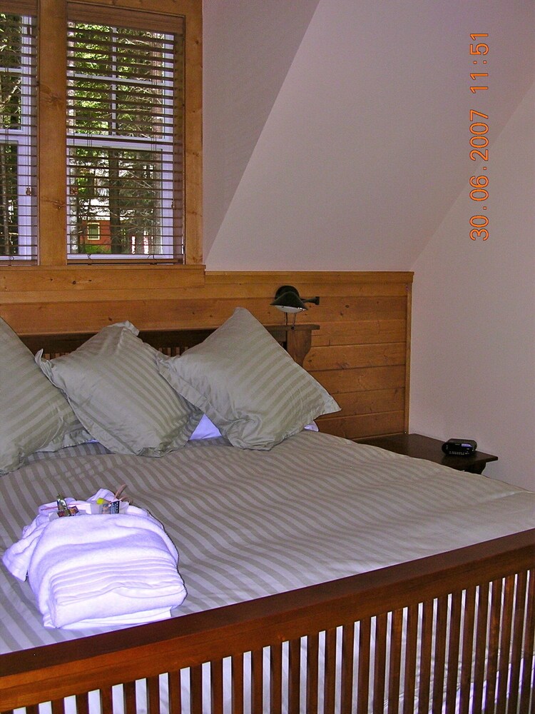 Cozy, Luxurious Mountain Home Near Mt. Rainier, Ski Resort Enumclaw