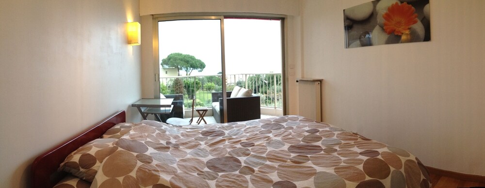 Beautiful & peaceful sea view apartment with large pool. 10 min walk to ...
