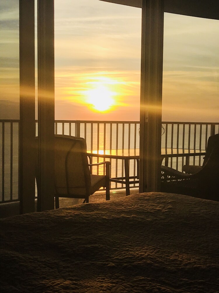 LARGE, PRIVATE BALCONY with UNOBSTRUCTED VIEWS of the Gulf On