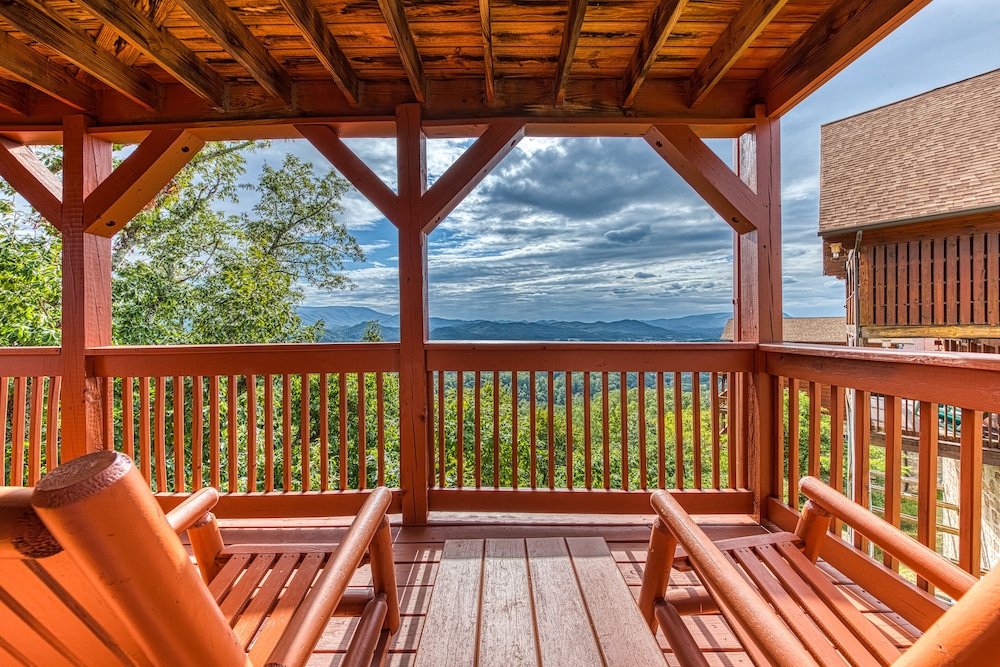 Mountain View Cabin W Private Hot Tub Game Room Shared Pool In