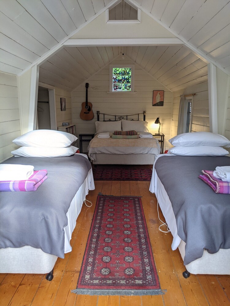 Tasma House Daylesford Family/Groups up to 16 Rooms, Reviews & Deals