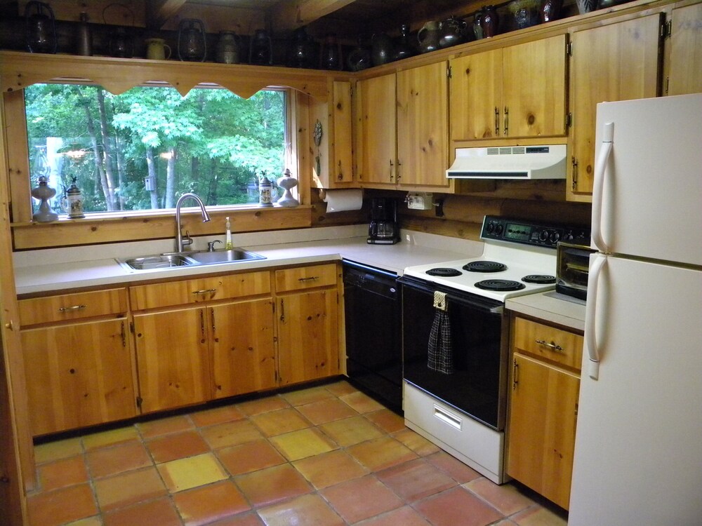 Kerr Lake log cabin on quiet hole with gentle slope toward water, Sandy Beach nearby