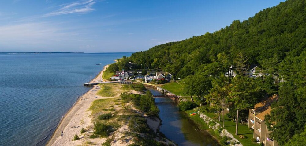 2 bedroom condo on Lake Michigan -Homestead Resort - M-22 - Glen Arbor