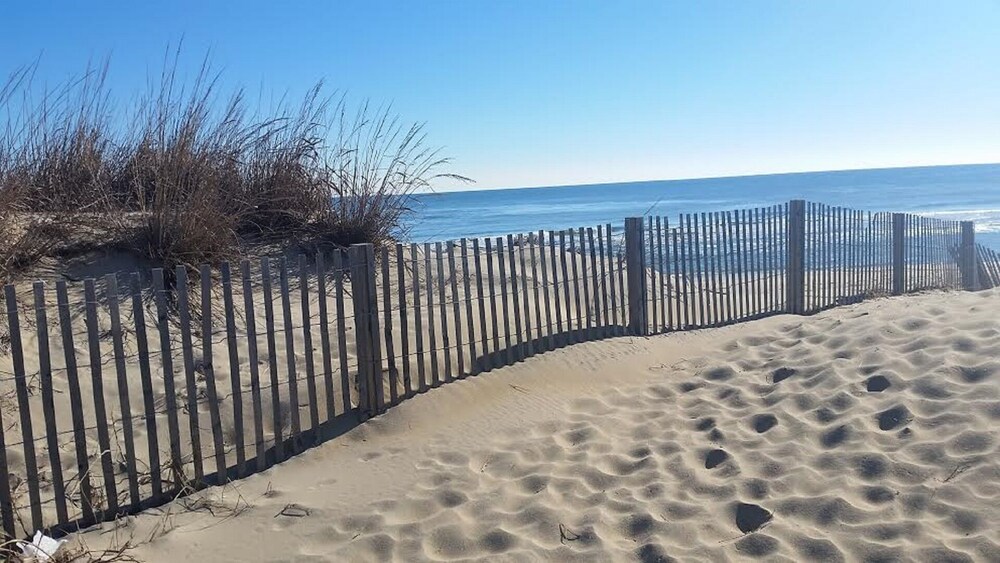 Ocean View Pet Friendly Condo on the Beach in Ocean City Best Rates