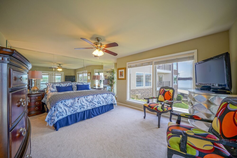 Lake Hamilton 3 Bedrooms 2 Bathrooms Gated Lakefront Condo