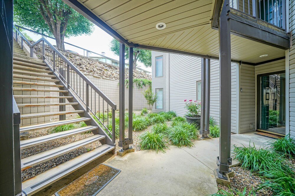 Lake Hamilton 3 Bedrooms 2 Bathrooms Gated Lakefront Condo