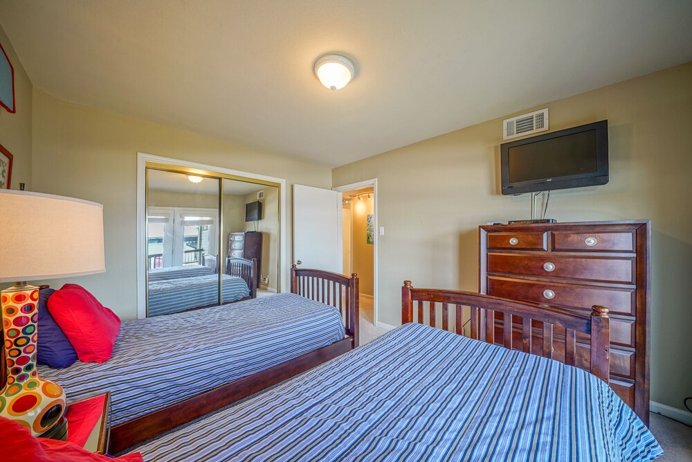 Lake Hamilton 3 Bedrooms 2 Bathrooms Gated Lakefront Condo